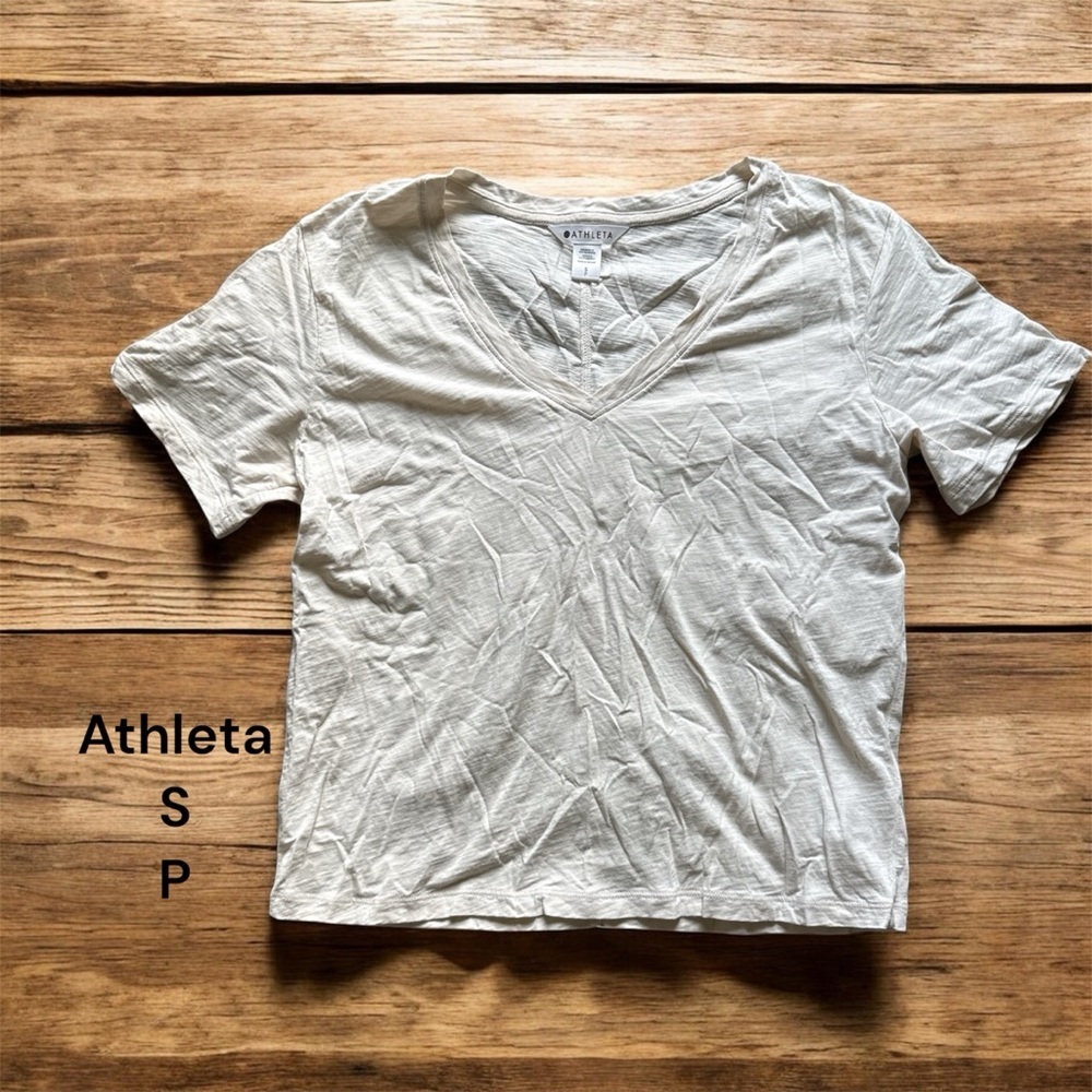 🍀Athleta Cream Short Sleeve V-Neck Tee